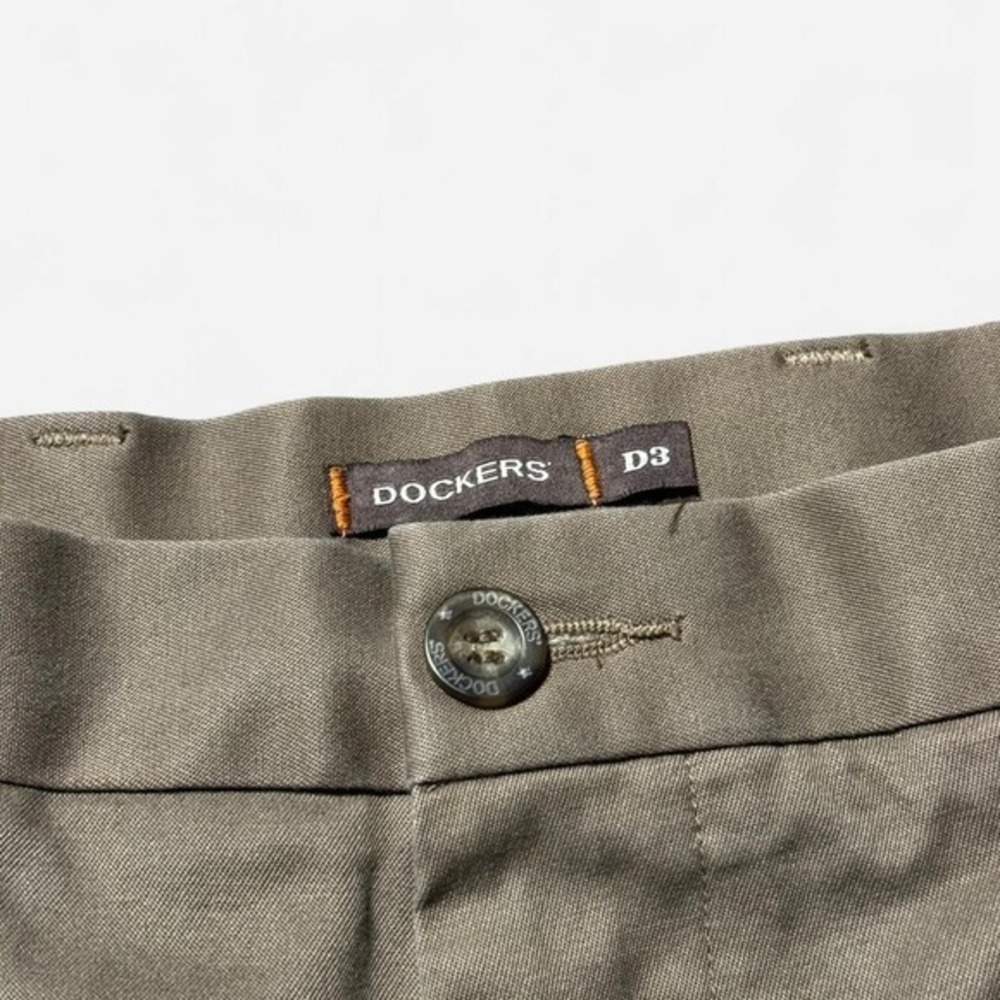 Dockers D3 Classic Fit Khaki Pants Men's Size 34x32 - Picture 2 of 6